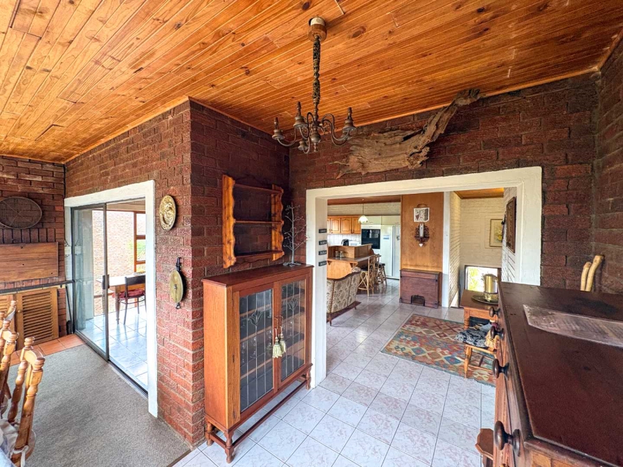 4 Bedroom Property for Sale in Stilbaai Wes Western Cape